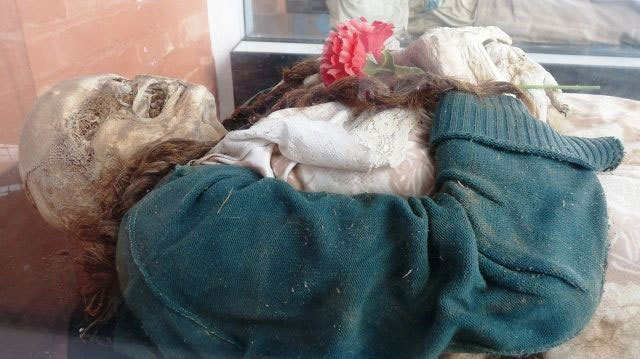 Одним из самых популярных экспонатов жутковатого музея является труп пожилой Пруденции Акосты, скончавшейся около 10 лет назад.