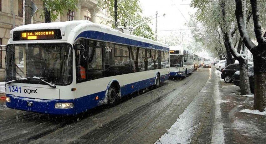 До 16.00 должны выйти по 5-6 автобусов маршрутов №19 и №26, а также 12 троллейбусов маршрута №22.