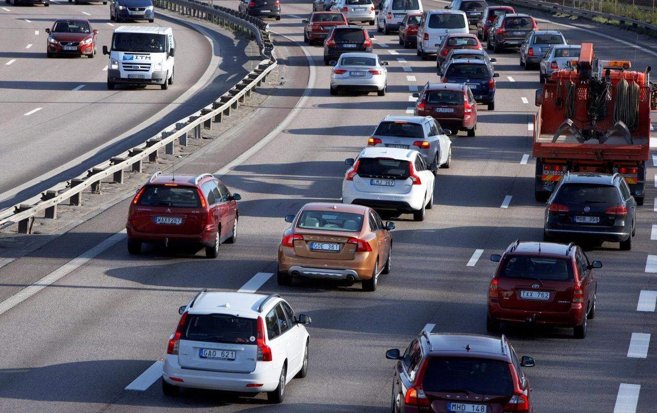 Noutate pentru moldovenii care circulă cu mașinile în UE: Aceasta vrea să introducă noi modificări. Foto: independent.md