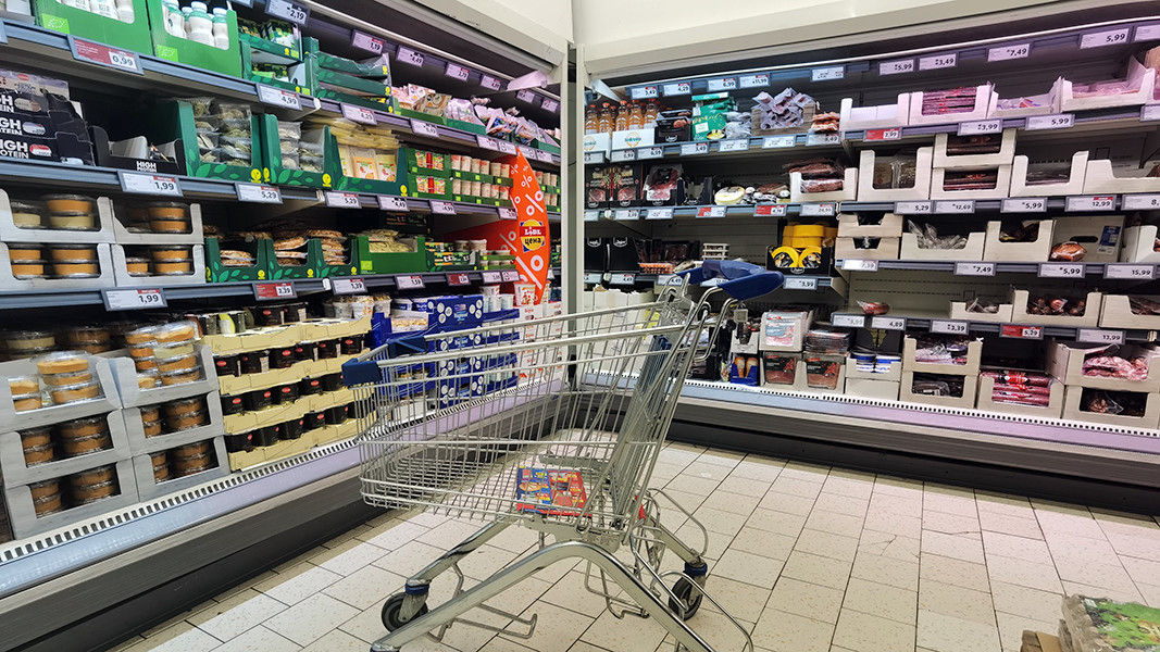 Болгары массово ездят в Румынию за продуктами.