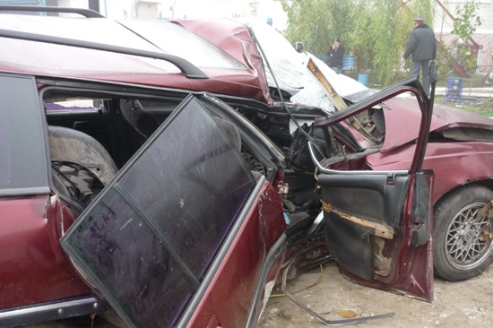 Управлявший автомобилем Opel Omega 25-летней житель села не учел сгустившийся туман и, не выбрав безопасную скорость движения, совершил наезд на дерево.