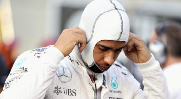 Contractul său cu Mercedes valorează 30 milioane de lire sterline pe an. O variantă mai blândă ar putea fi amendarea pilotului.