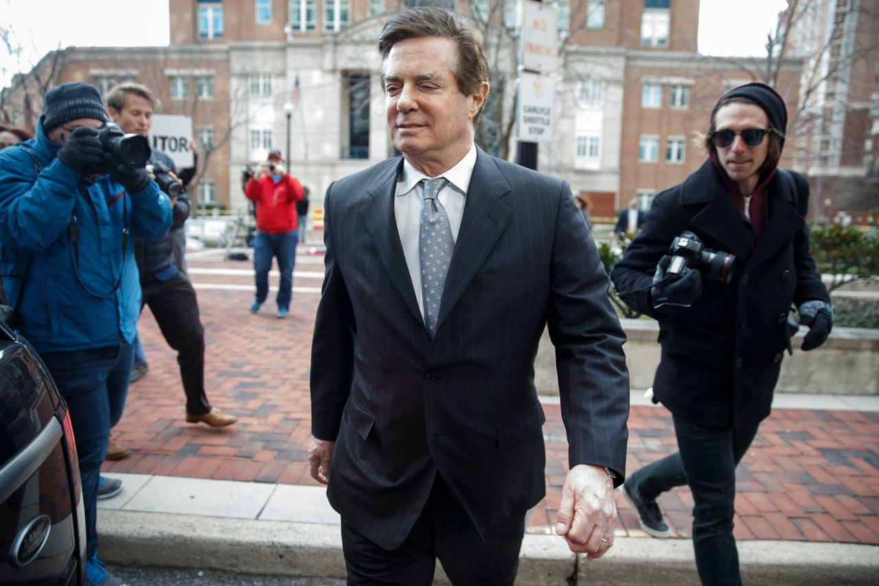 Манафорта признали виновным по восьми пунктам обвинения.