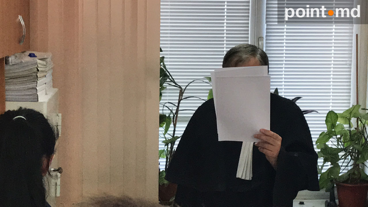 Stop cadru. Cum a citit judecătorul sentința în cazul lui Chirinciuc. Foto: point.md