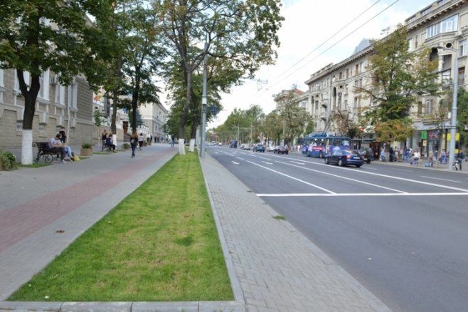 Poza zilei: Bulevardul Ştefan cel Mare: Marcaj nou și trotuare cu gazon. Foto: timpul.md