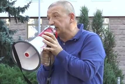 Кабинет министров во главе со Стрельцом поддержали 52 депутата.