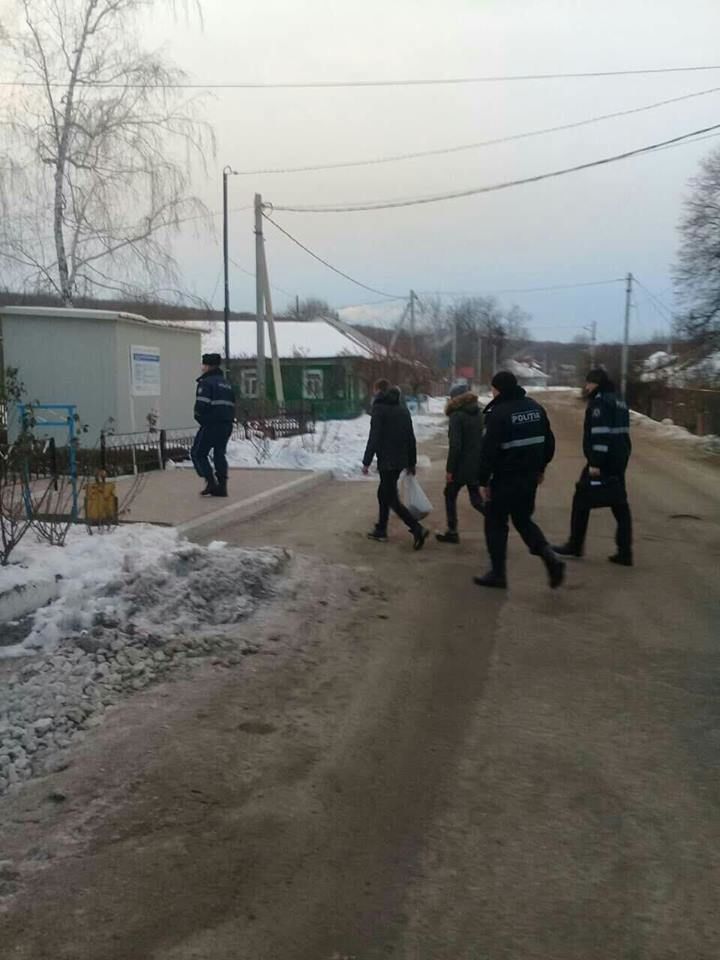 Полицейские смогли установить двоих подозреваемых.