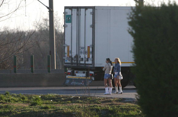 Bugetul unei comune buzoiene, mai sărac din cauza unei prostituate de 49 de ani!