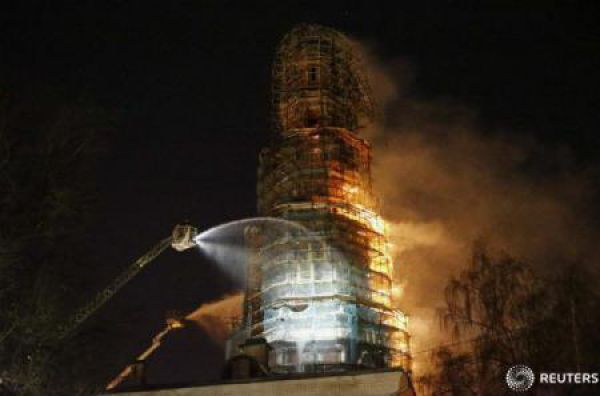 Un incendiu a izbucnit duminică seară în clopotnița unei celebre mănăstiri din secolul al XVI-lea la Moscova, a anunțat Ministerul rus pentru Situații de Urgență într-un comunicat, citat de AFP.