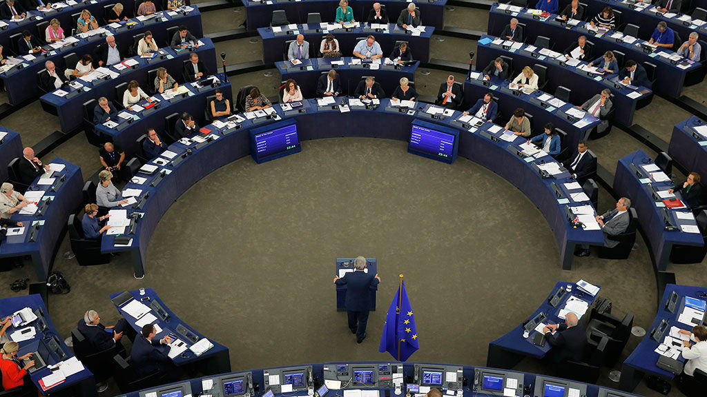 Совет ЕС призвал свои страны активизировать военное сотрудничество после претензий США.