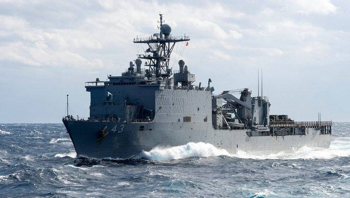 Большой десантный корабль ВМС США "Форт Макгенри" (Fort McHenry) находится в Черном море.