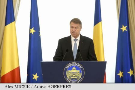 По мнению Иоханниса, пакт Риббентропа-Молотова доказал, что фашизм, нацизм и коммунизм - разные формы антидемократизма.