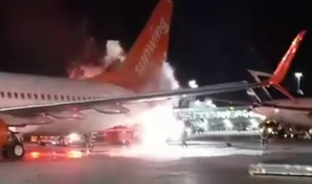 В WestJet также уточнили, что в результате столкновения лайнеры получили повреждения крыла и хвоста.