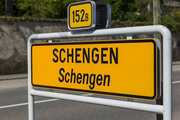 Țările din Spațiul Schengen introduc una după alta controlul la frontieră.