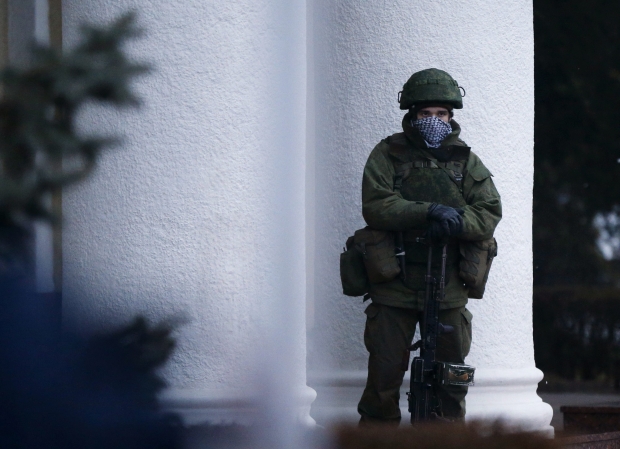 Военные пытаются захватить командный пункт. Фото: REUTERS