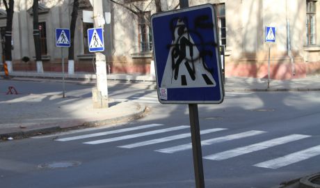 Numărul pietonilor loviţi pe zebră rămâne a fi în continuare mare. Săptămâna trecută au fost accidentaţi zece pietoni, dintre care opt pe zebră.