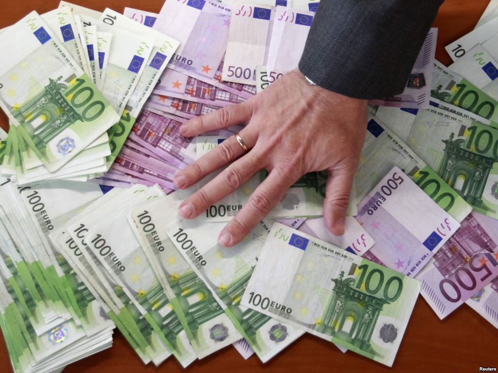 Испании и Португалии грозит штраф за высокий дефицит бюджета.
