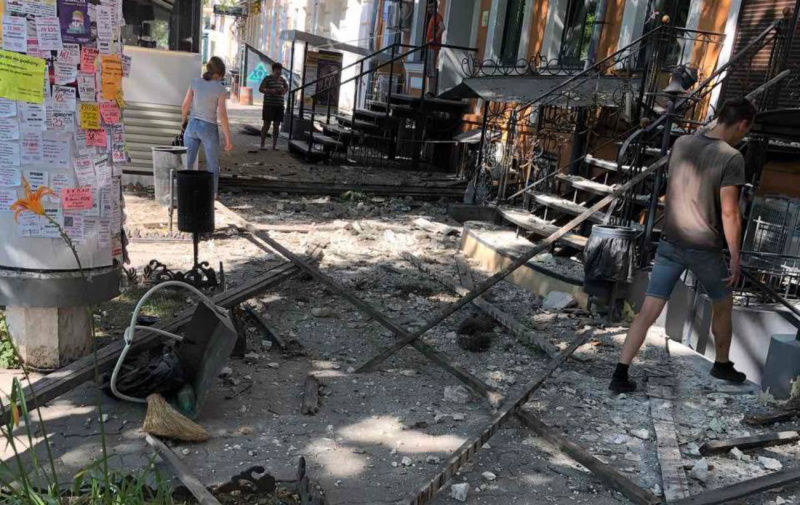 В центре Одессы обрушилась часть дома.
