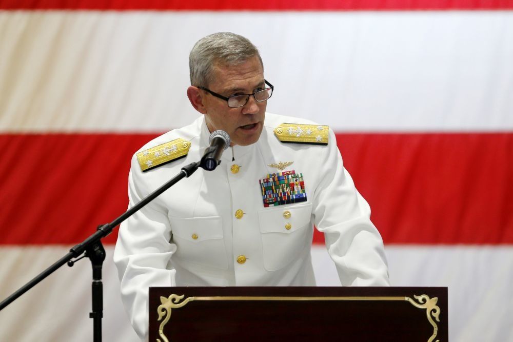 Командующий Пятым флотом ВМС США совершил самоубийство.