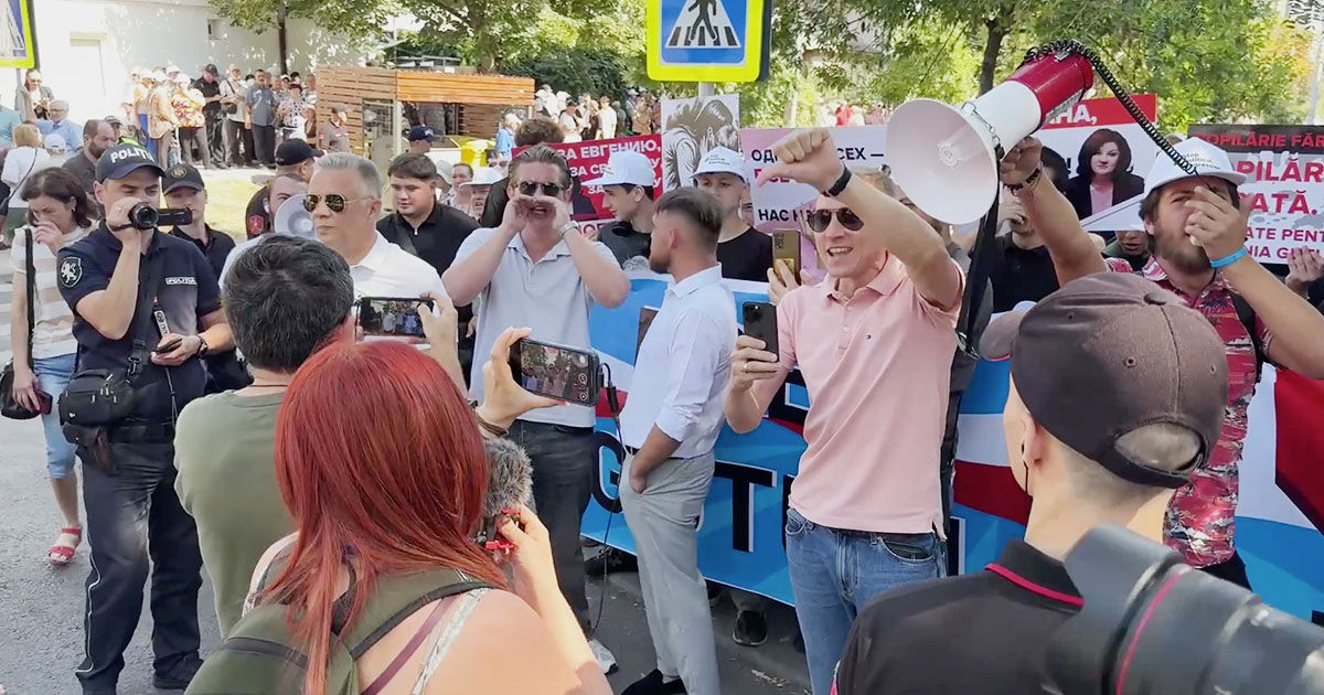 Protest la Penitenciarul nr.13: Oamenii cer libertate pentru Guțul.