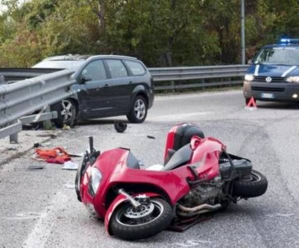 Un moldovean de 24 de ani din Italia, a decedat după ce s-a izbit cu scuterul într-o balustradă.