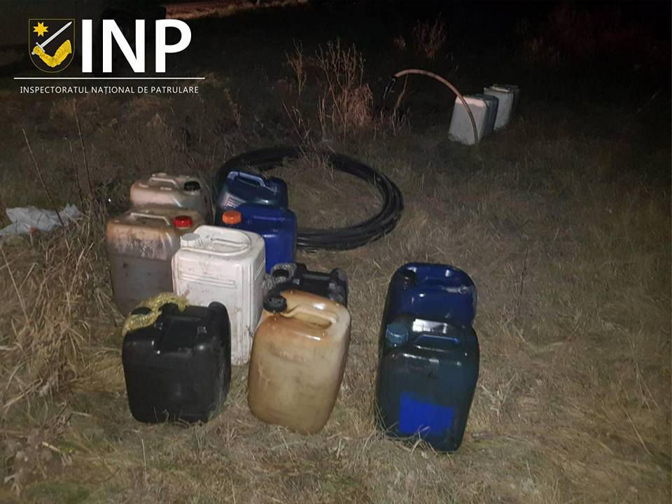 Trei tineri din Edineț au fost surprinși de poliție în timp ce furau ilegal motorină.