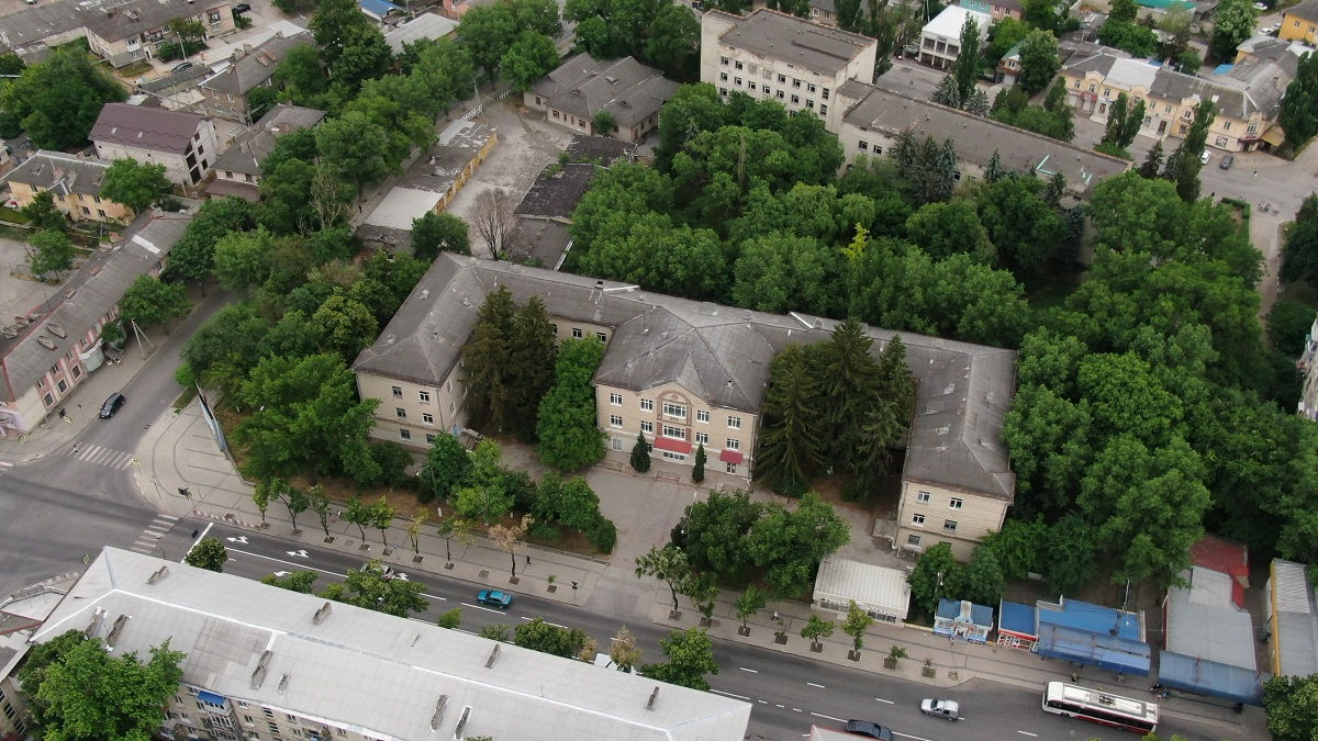 Жители Бельц хотят спасти от продажи здания бывшего роддома.