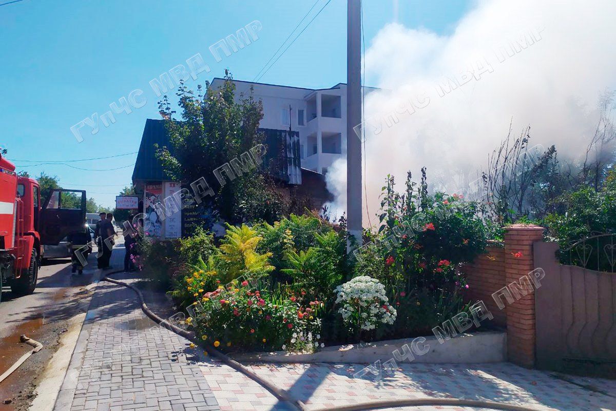 Возгорание во дворе частного дома в Суклее тушили 2 пожарных расчета.