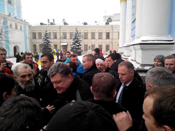 ава государства поставил свечку и причастился.