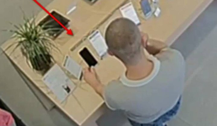 Жителю столицы грозит тюремный срок за кражу IPhone из магазина.