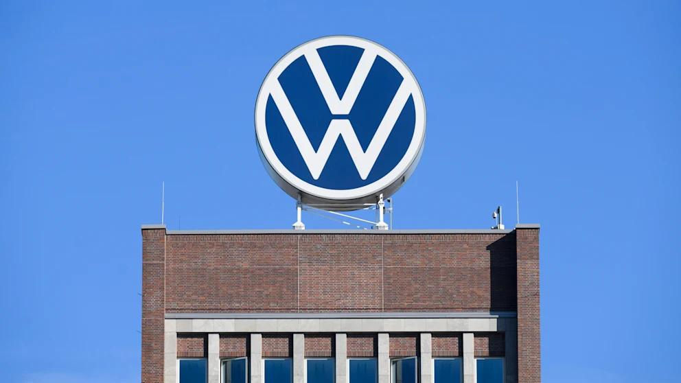 Прибыль Volkswagen упала почти вдвое на фоне проблем в Китае и падения доходности.