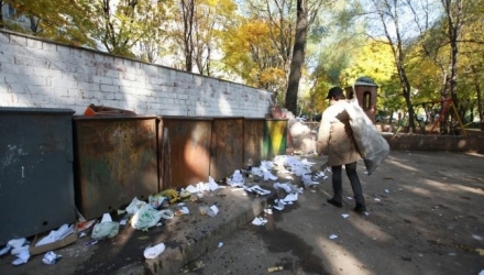 Odată cu anularea taxelor pentru evacuarea deşeurilor de către parlamentari, tomberoanele din Ghidighici nu mai sunt golite.