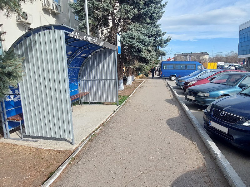 В Комрате появилась автобусная остановка, куда не приходит транспорт.