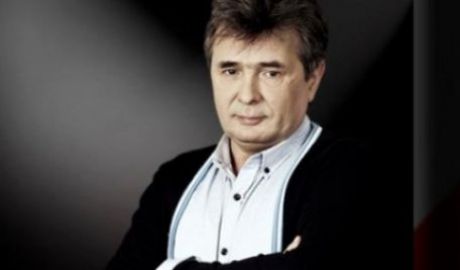Val Butnaru este căsătorit cu Valentina Butnaru, publicistă, preşedinte a Societăţii Limba Noastră Cea Română şi au împreună trei copii.