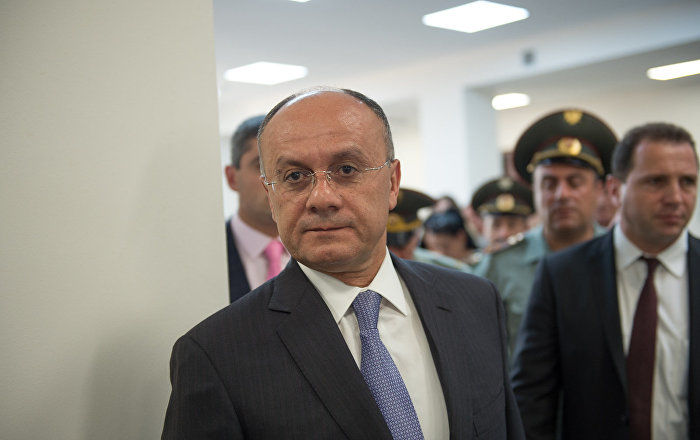 Экс-министру обороны Армении предъявили обвинение в растрате $2 млн госсредств.
