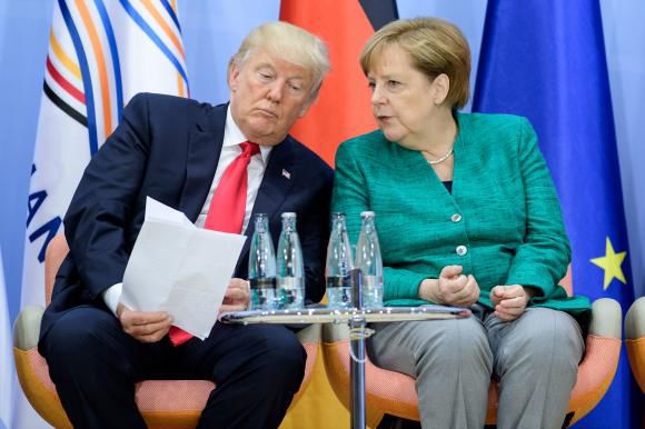 The Washington Post: Merkel și Trump trebuie pot salva democrația din România