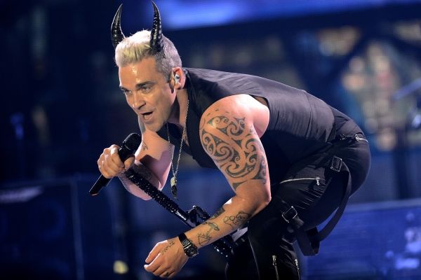 Artistul britanic, Robbie Williams, a declarat că și-ar dori să reprezinte Rusia la Eurovisionul de la Kiev. 