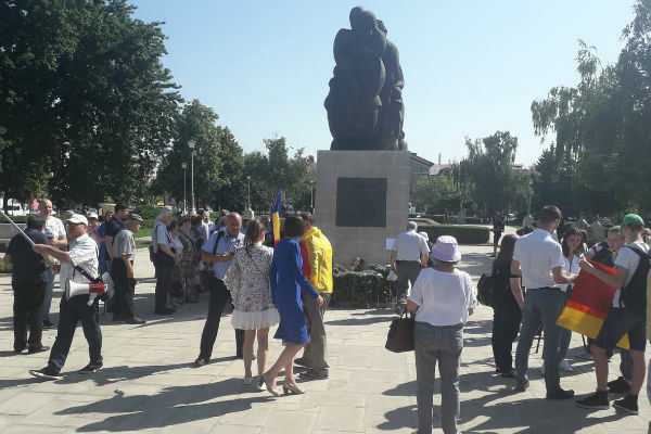 У памятника "Поезд боли" прошла акция.