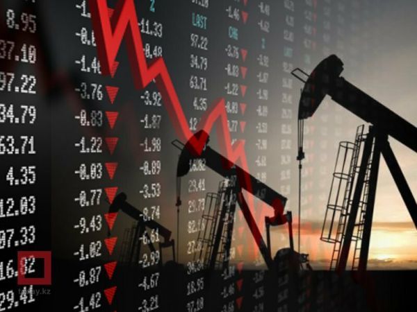 Нефть марок WTI и Brent продолжила падение на мировых торгах.