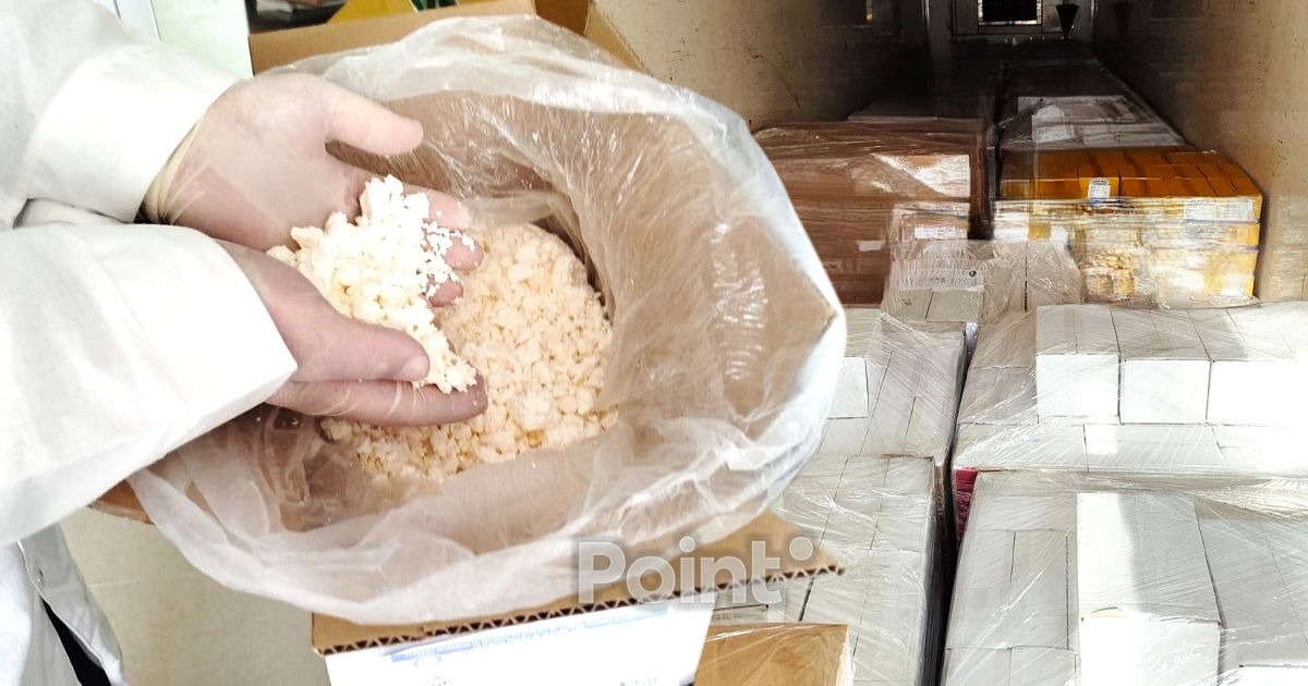 Peste 13 tone de produse alimentare neconforme, blocate la frontieră.