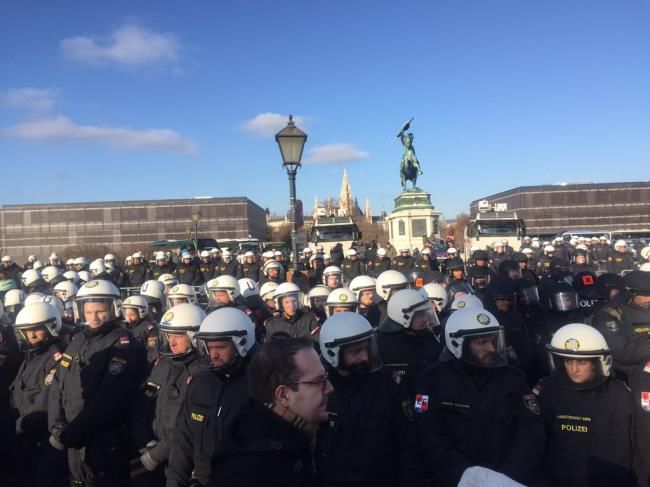 Proteste la învestirea noului guvern austriac. Momente filmate. Foto: jurnalul.ro