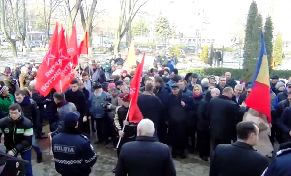 У здания министерства здравоохранения Молдовы прошел протест против повышения стоимости медицинских услуг. 