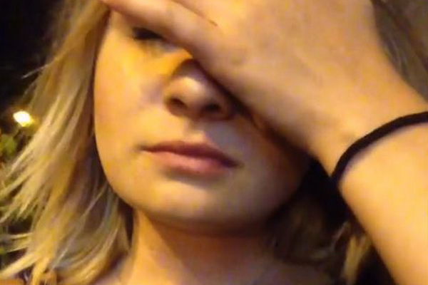 19-летняя девушка выложила в Instagram видео.