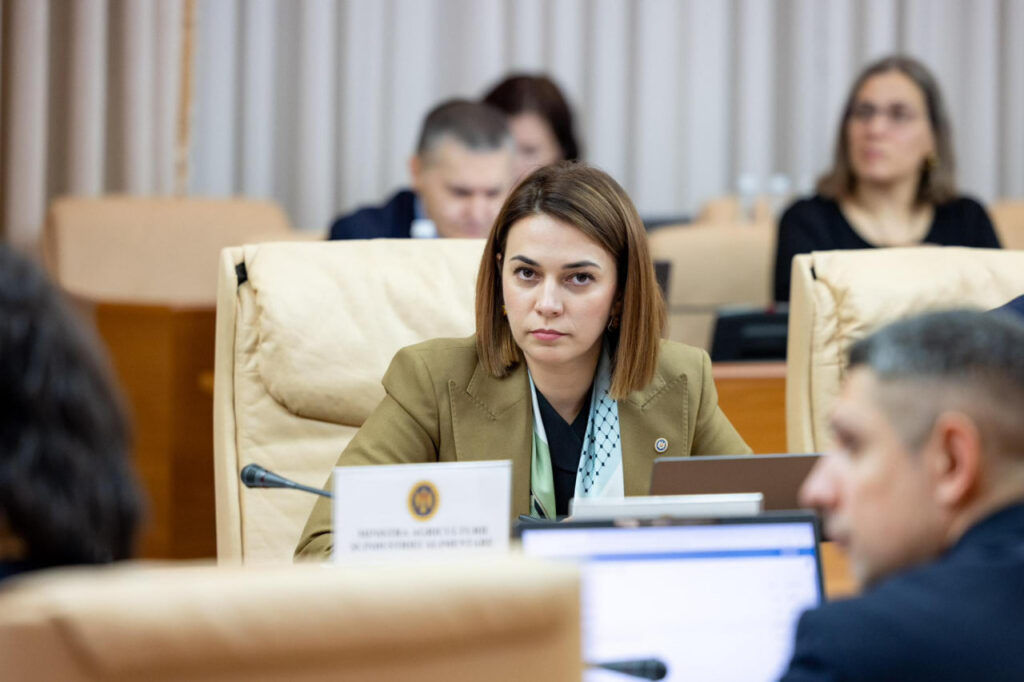 Moțiunea împotriva ministerului condus de Catlabuga nu a trecut.