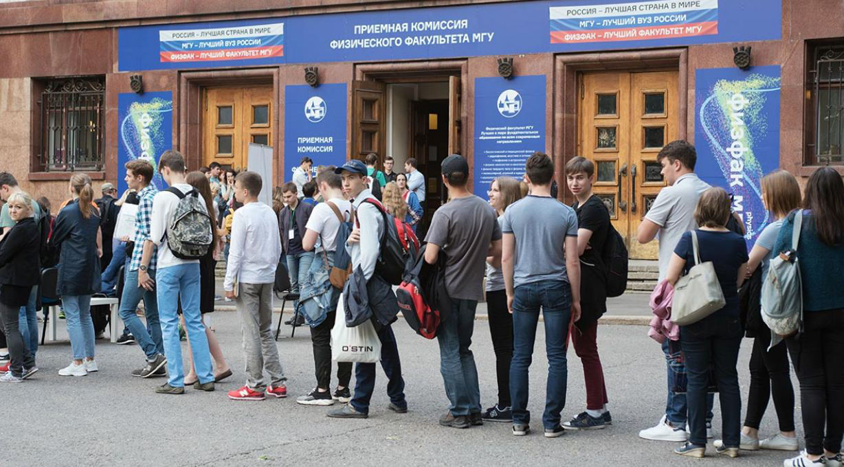 В списках поступающих в вузы засекречены данные детей российских военных.
