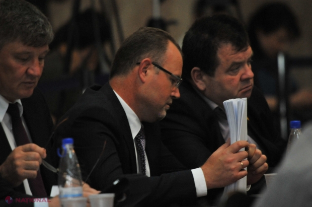 Deputatul neafiliat Mihai Godea s-a plâns astăzi, la ședința Parlamentului, că este „vânat” de inspectorii de patrulare.
