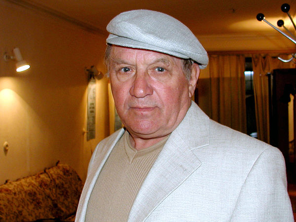 Народный артист СССР (1990). Кавалер ордена "За заслуги перед Отечеством" III и IV степеней.