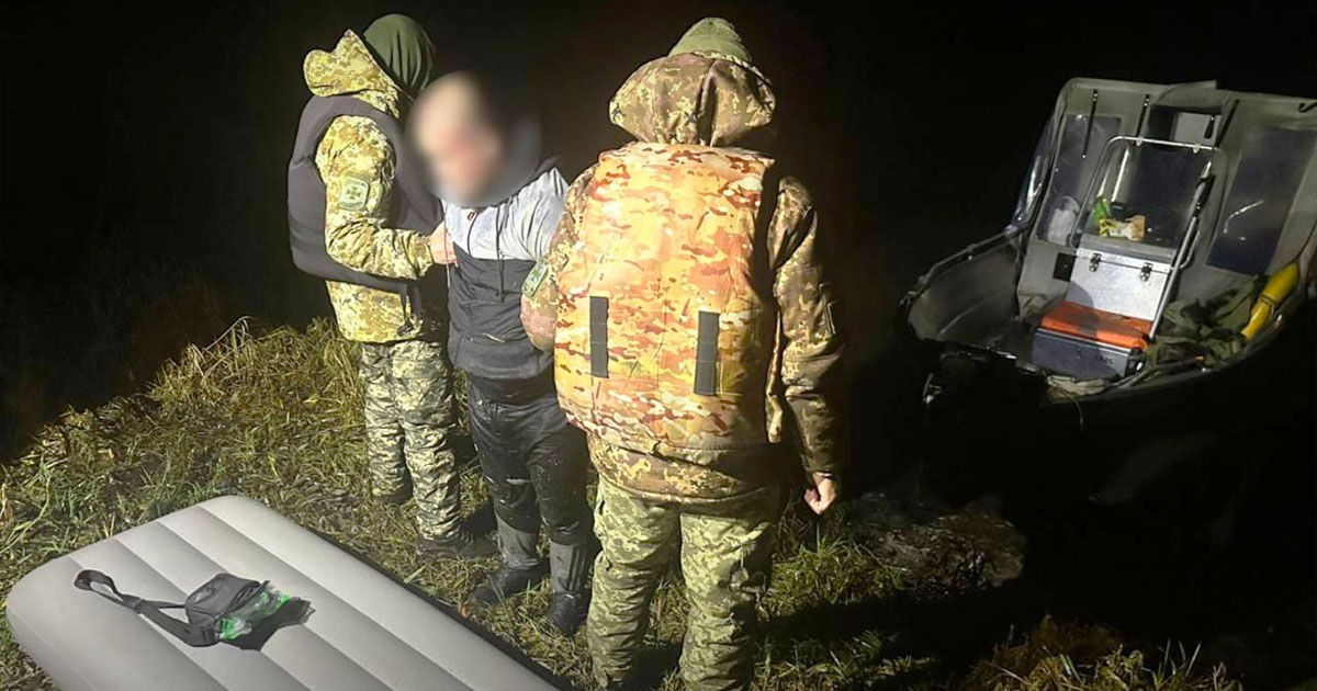 Un bărbat care încerca să traverseze râul Nistru pe o saltea gonflabilă, salvat de grănicerii ucraineni.