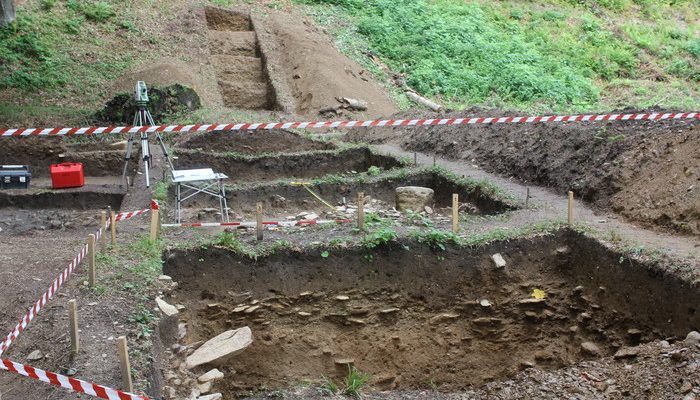 Premieră la Sarmizegetusa Regia. O alee din vremea dacilor și o construcție neștiută au fost descoperite. Foto: zhd.ro