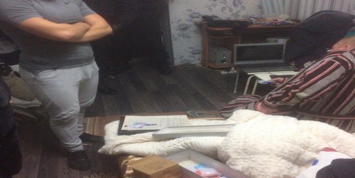 Un tânăr este suspectat de punerea în circulație a substanțelor narcotice.